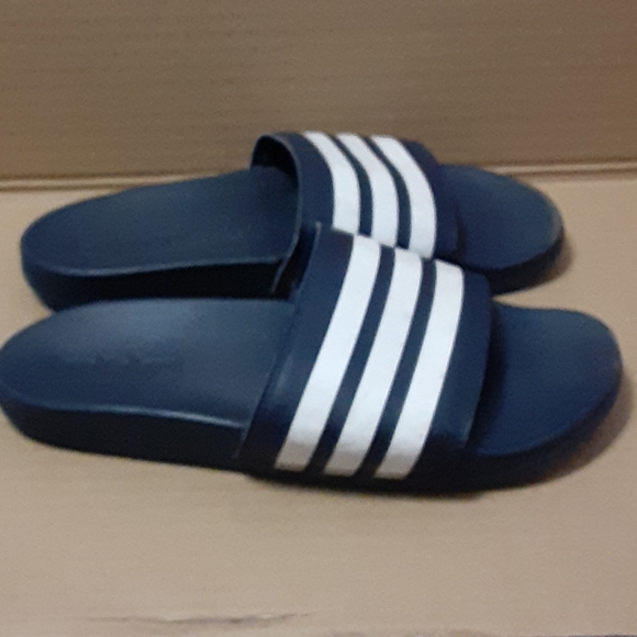 Adidas "Adilette" mens size 7 slides/sandals - Picture 8 of 16
